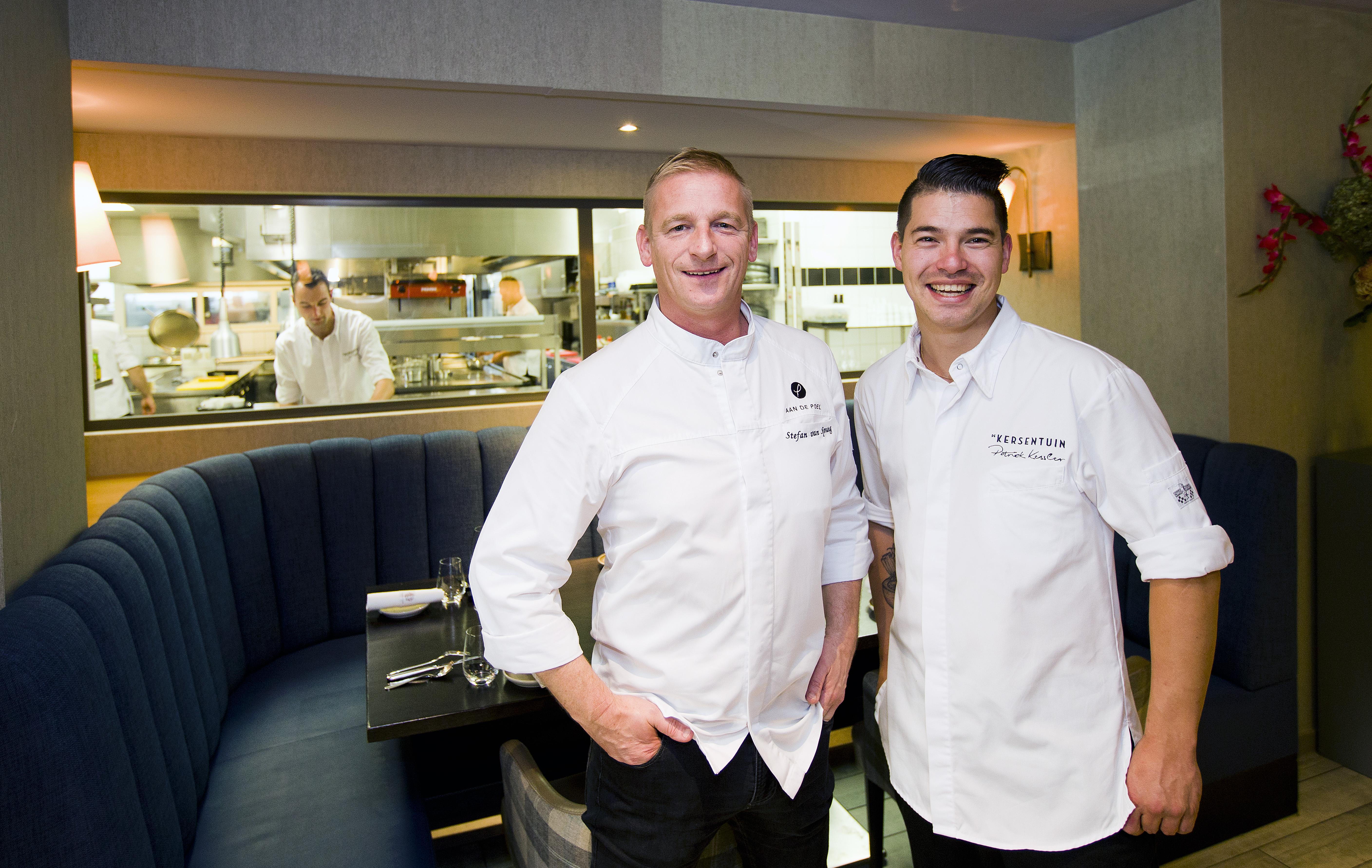 Bilderberg Garden Hotel Amszterdam Kültér fotó Chef Michael Mina (left) and his son Michael Mina Jr. (right) at Michael Mina's restaurant in Las Vegas