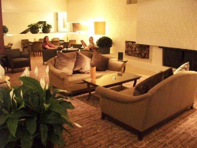 Bilderberg Garden Hotel Amszterdam Kültér fotó The lounge at the airport