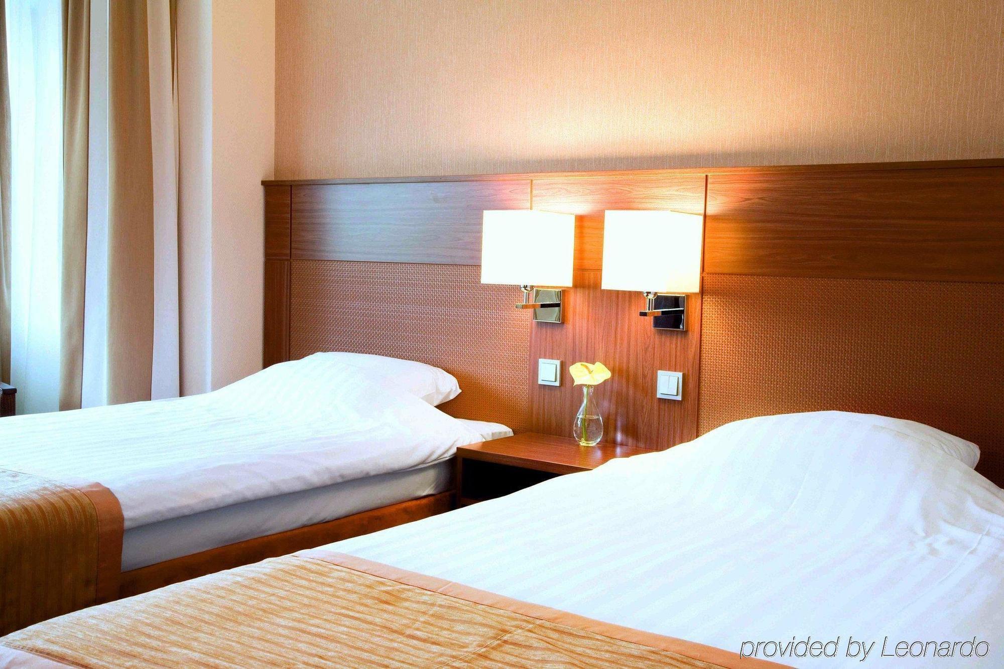 Bilderberg Garden Hotel Amszterdam Szoba fotó A typical hotel room