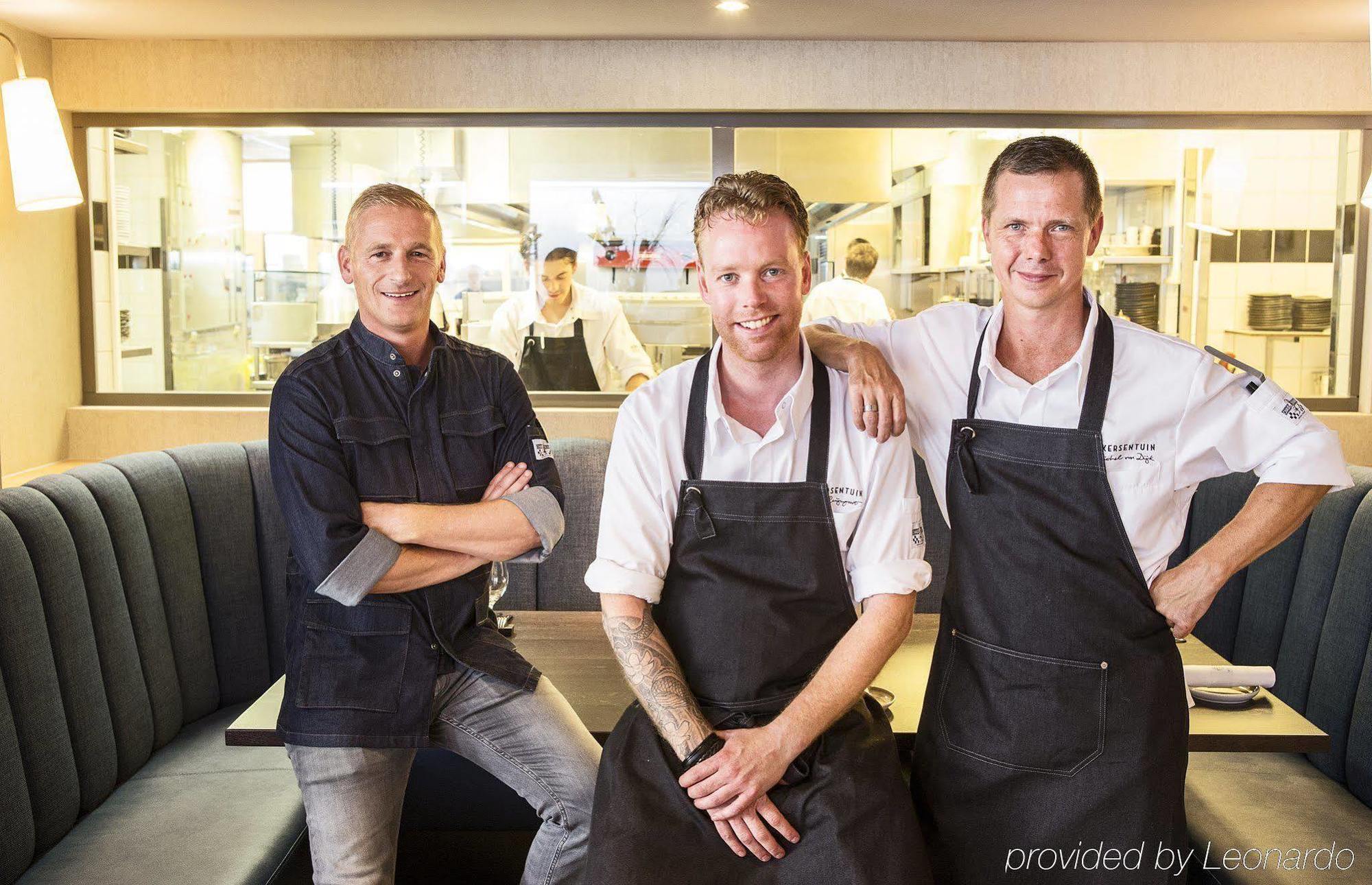 Bilderberg Garden Hotel Amszterdam Kültér fotó The team of the restaurant in 2015