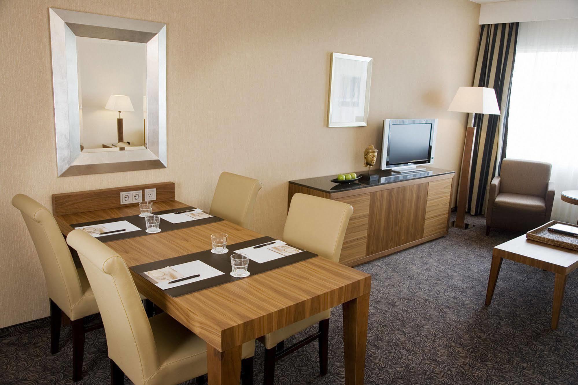 Bilderberg Garden Hotel Amszterdam Kültér fotó A suite at the hotel