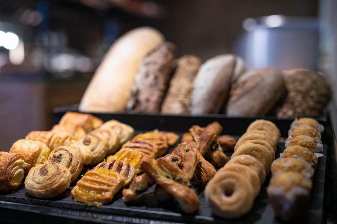 Bilderberg Garden Hotel Amszterdam Kültér fotó Bakery items